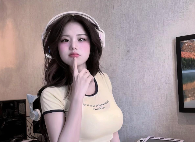 Tuy vẫn có chút "lỗi kỹ thuật" cuối video song càng giúp nữ streamer có bài đăng tương tác sôi nổi, tăng thêm lượng người theo dõi.