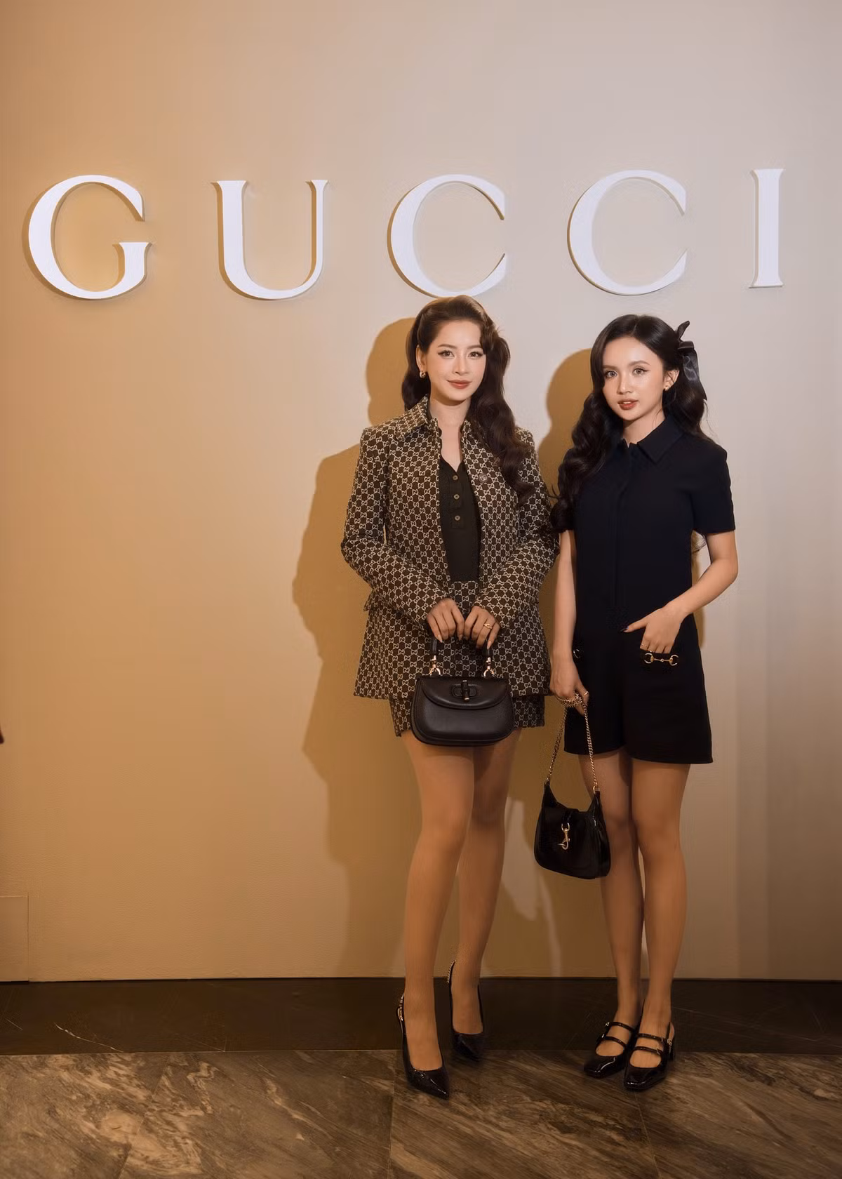 màn đọ sắc giữa nữ ca sĩ Chi Pu và một gương mặt mới đầy tiềm năng: Ngân Hà - con gái của "nữ hoàng wushu" Nguyễn Thuý Hiền và nhạc sĩ Tú Dưa - nhận về nhiều sự chú ý trên MXH.