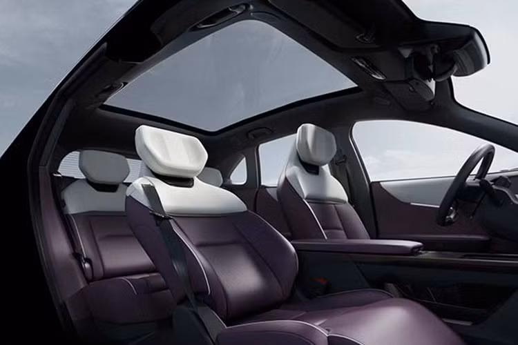 Riêng phiên bản plug-in hybrid (PHEV) của Mazda EZ-60 sẽ kết hợp thêm động cơ xăng 1.5L, giúp nâng tổng phạm vi hoạt động lên hơn 1.300 km cho mỗi lần sạc đầy và nạp nhiên liệu.