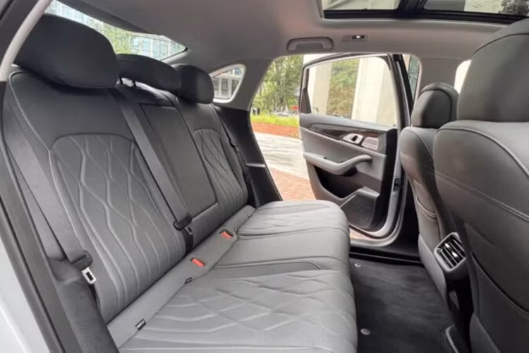 Với công nghệ này, Galaxy A7 đạt mức tiêu thụ nhiên liệu chỉ 2,67 lít/100 km theo chu trình CLTC của Trung Quốc. Mức tiêu thụ này được đo với phiên bản sử dụng pin lithium-sắt-photphat (LFP) nhỏ hơn với dung lượng 8,5 kWh, cung cấp phạm vi chạy khoảng 70 km mà không cần dùng động cơ xăng.