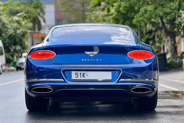 Chiếc xe siêu sang Bentley Continental GT này khi mới về Việt Nam từng được đại lý chính hãng Bentley Việt Nam chào bán với giá không dưới 1,1 triệu đô la (tương đương hơn 25 tỷ đồng).