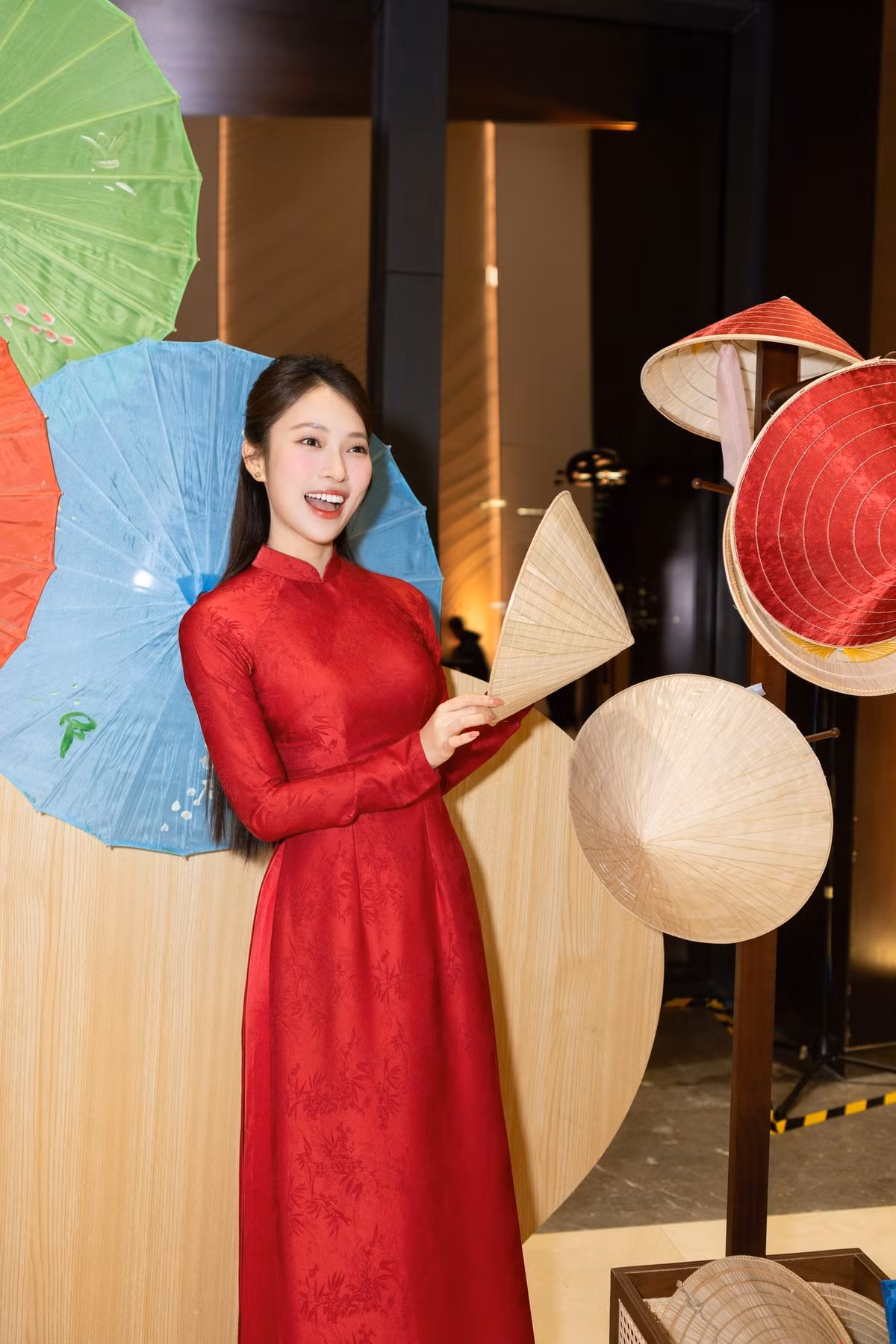 Ngoài công việc, Khánh Vy theo đuổi lối sống lành mạnh, cân bằng giữa sự nghiệp và đời tư. Nữ MC cho thấy sự trưởng thành rõ rệt trong phong cách thời trang, cách xuất hiện trước công chúng lẫn tư duy nghề nghiệp.