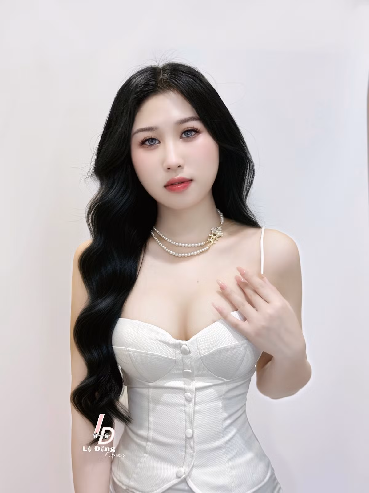 Lệ Đặng Fitness – một trong những hot gymer khiến cộng đồng mạng "chao đảo" ở thời điểm hiện tại. Cô nàng không chỉ sở hữu gương mặt khả ái mà còn có body săn chắc, lớp cơ rõ nét nhờ chăm chỉ tập luyện gym.