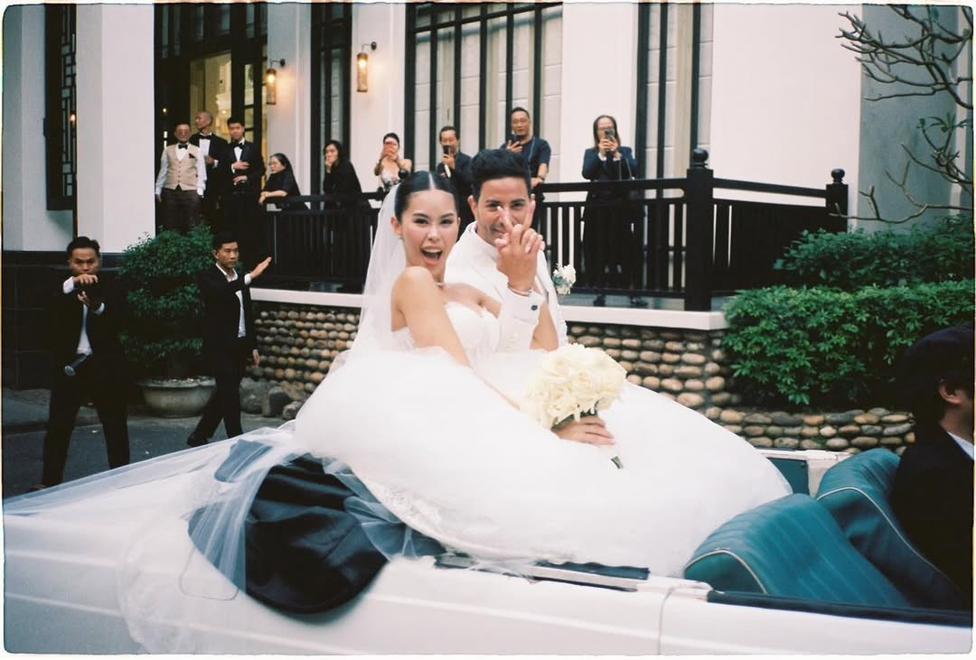 Chưa dừng lại ở đó, ngày 12/12, cặp đôi tiếp tục cử hành lễ cưới lần thứ hai tại Đà Nẵng trong không gian riêng tư nhưng không kém phần sang trọng. Hai lễ cưới ở hai địa điểm khác nhau được xem là dấu ấn đặc biệt, thể hiện sự đầu tư chỉn chu và phong cách sống đúng chất giới thượng lưu của Tiên Nguyễn.