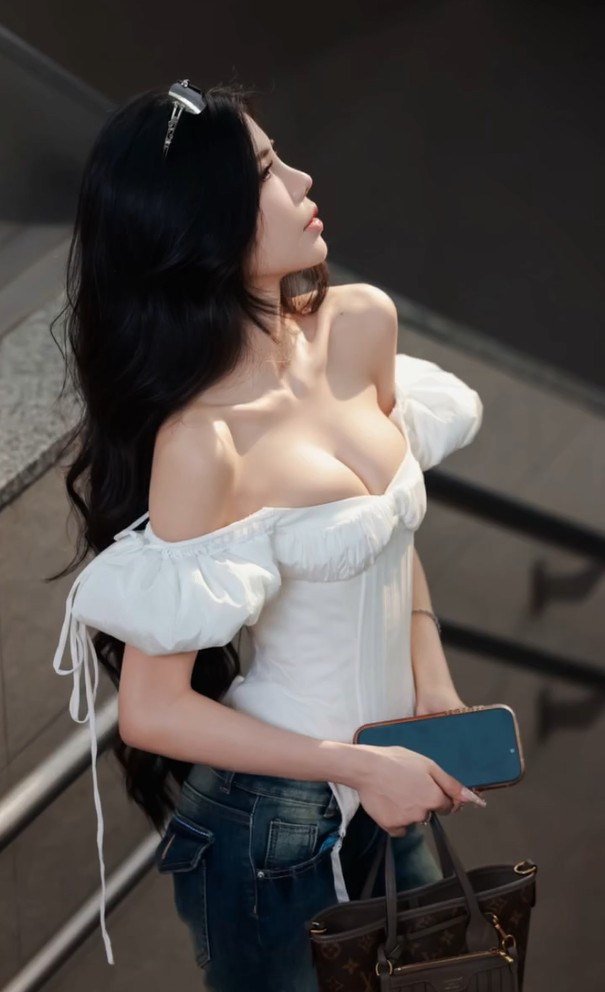 Lượt xem, lượt thích và bình luận tăng lên chóng mặt chỉ trong thời gian ngắn, cho thấy sức hút không hề nhỏ của nữ MC xinh đẹp này.