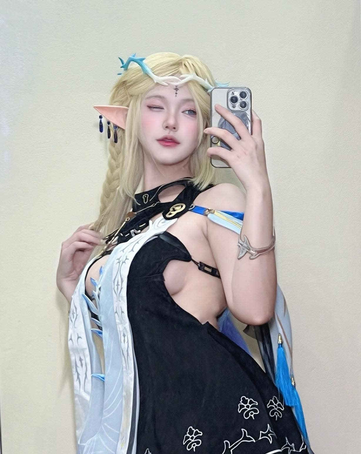 Gương mặt xinh đẹp, thần thái cuốn hút cùng với sự đầu tư kỹ lưỡng vào từng bộ trang phục, phụ kiện đã giúp cô nàng tỏa sáng rực rỡ.