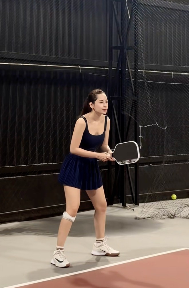 Từ góc cận mặt cho đến toàn thân, khoảnh khắc nào cũng cho cảm giác đẹp - khoẻ - vui, đúng chất beauty năng động mà Gen Z rất thích.