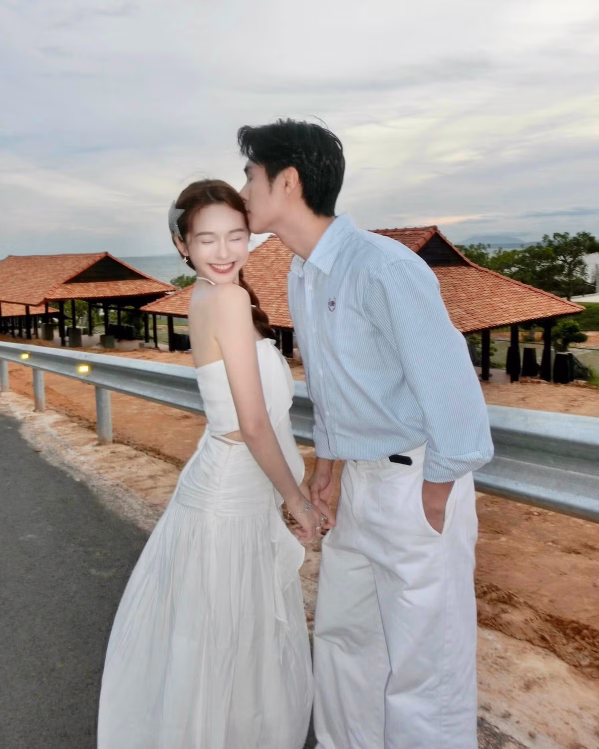 Riêng Karty Chang, lần gần nhất cô đăng ảnh Otis là từ ngày 16/6, song đây là hình ảnh liên quan đến nhãn hàng và cũng được để phía sau, không nổi trên feed.