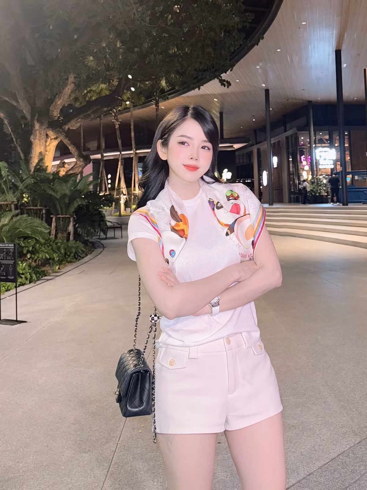 Mỗi khi xuất hiện qua camera thường, DJ Mie đều khiến khán giả trầm trồ vì vẻ đẹp không góc chết.