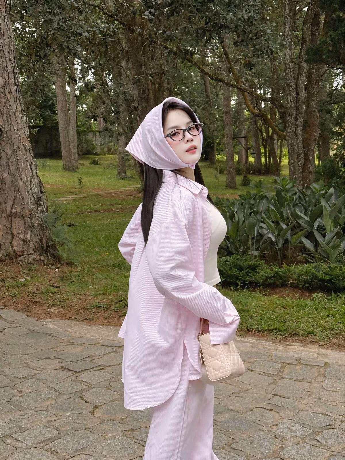 Nữ DJ gốc Đà Nẵng chuộng phong cách ăn mặc cá tính, trẻ trung do đó nhiều người cho rằng, nếu không nói không ai nghĩ Mie đã 30 tuổi.