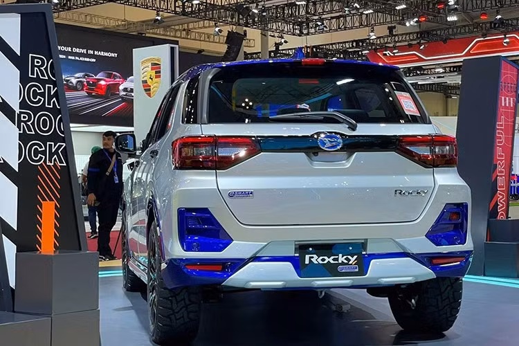 Daihatsu Rocky Hybrid hứa hẹn sẽ là một đối thủ đáng gờm của Suzuki Fronx Hybrid trong phân khúc SUV cỡ nhỏ tại Indonesia, với giá bán cạnh tranh, công nghệ hybrid tiết kiệm nhiên liệu và tính năng hiện đại. GIIAS 2025 sẽ là sân khấu chính thức cho màn ra mắt này, và chắc chắn sẽ thu hút nhiều sự quan tâm từ thị trường.