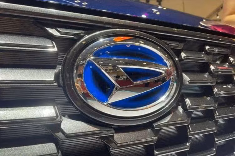 Khi đến Indonesia, xe dự kiến sẽ có giá nằm trong khoảng 300 triệu Rupiah (khoảng 474 triệu đồng). Điều đó đồng nghĩa với việc mẫu xe này sẽ nằm cùng phân khúc và mức giá với Suzuki Fronx Hybrid - dòng SUV cỡ nhỏ mới ra mắt ở thị trường Indonesia.