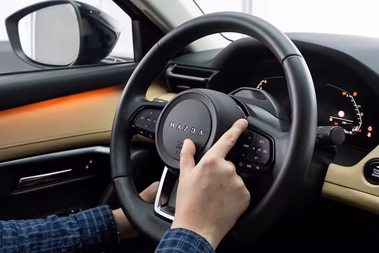 Ngoài ra, nhiều khả năng Mazda CX-5 sẽ có thêm tùy chọn động cơ e-Skyactiv-G 4 xi-lanh, dung tích 2.5L, kết hợp với công nghệ mild hybrid 24V, sản sinh công suất tối đa 140 mã lực và mô-men xoắn cực đại 238 Nm.