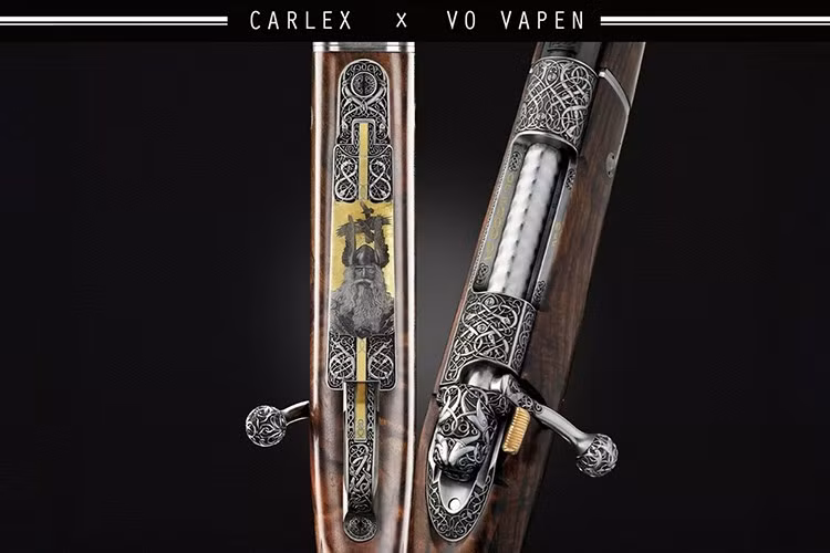 Ngoại thất G-Viking trang bị bộ bodykit đặc trưng của Carlex, với phần đầu và đuôi xe được làm mới, cùng các vòm bánh xe mở rộng nổi bật. Lớp sơn hai tông màu nâu và bạc, pha trộn bụi kim cương mang đến vẻ ngoài sang trọng và độc đáo.