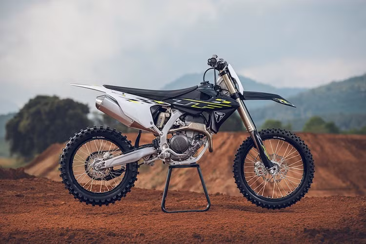 Đầu tiên là hộp gió và bộ giảm thanh mới, được thiết kế để tăng luồng gió đồng thời tuân thủ các quy định về tiếng ồn của Liên đoàn đua mô tô Quốc tế (FIM) và Hiệp hội mô tô Mỹ (AMA).