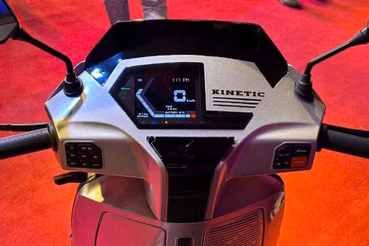 Xe máy điện Kinetic DX không đơn thuần là một mẫu xe 2 bánh thông thường, mà còn là một chiếc xe tay ga thông minh, nhờ vào hệ thống trợ lý ảo MyKiney AI.