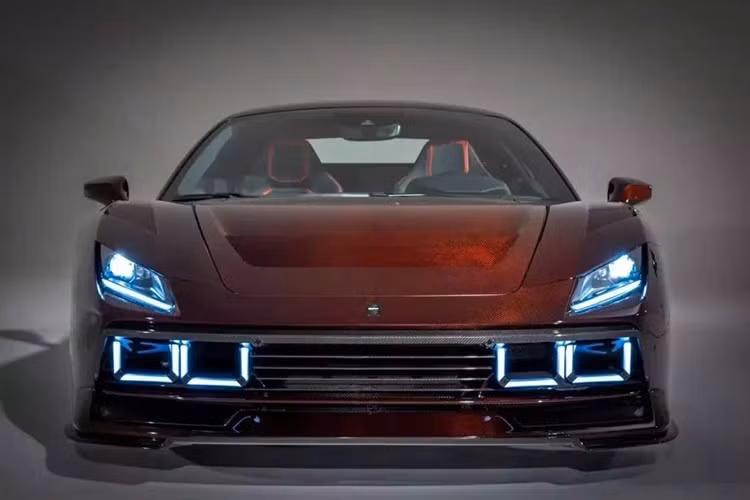 Nó hoàn toàn phù hợp với kiểu dáng ấn tượng của thiết kế, và mặc dù người ta có thể tự hỏi Ferrari sẽ xử lý một phiên bản chính thức của 288 GTO như thế nào, nhưng thật khó để tưởng tượng nó sẽ tốt hơn thế này.