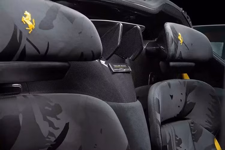 Ở phần đầu xe Daytona SP3 được hãng xe Ferrari trang bị bộ chia gió và cản trước rất ấn tượng gợi nhớ về 330 P4 của năm 1967 nhưng đã được tinh chỉnh lại với mũi xe thấp hơn, chắn bùn được làm rộng ra.