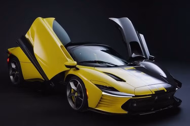 Nội công của xe Daytona SP3 sẽ được truyền tới hệ dẫn động cầu sau và hộp số ly hợp kép 8 cấp F1 với sự hỗ trợ của bộ vi sai chống trượt, nhờ đó, siêu phẩm hypercar mới nhất của nhà Ferrari tăng tốc từ vị trí xuất phát 100 km/h chỉ trong thời gian 2,85 giây.