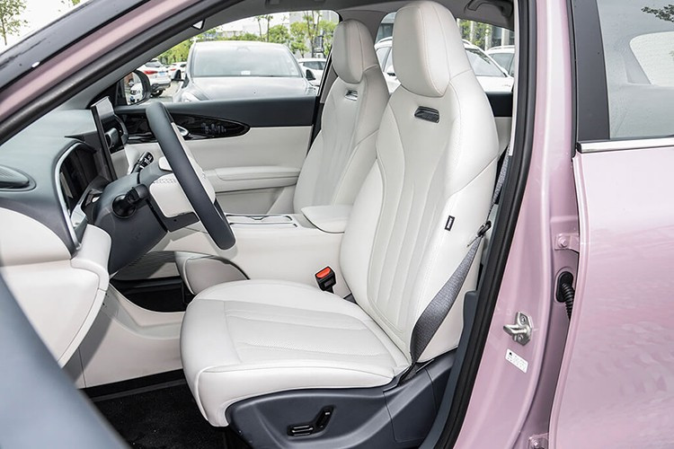 Từ vị trí thứ sáu là Xiaomi SU7, mẫu xe tân binh đến từ thương hiệu công nghệ Xiaomi. Mẫu SUV chủ lực của Geely là Xingyue L xếp vị trí thứ 7. Tại Việt Nam, mẫu xe này có tên Monjaro và sẽ được ra mắt ngay trong tháng 7/2025. Các vị trí tiếp theo lần lượt là: BYD Song Plus (tại Việt Nam có tên là Sealion 6), Volkswagen Lavida, Nissan Sylphy.
