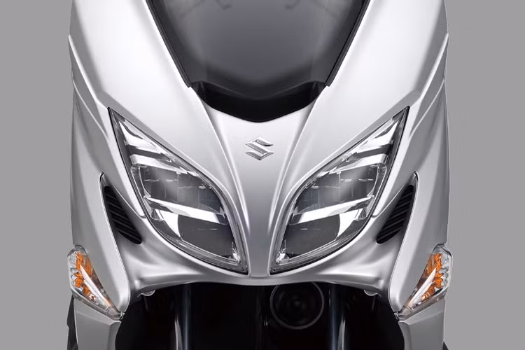 Xe vẫn giữ kích thước tổng thể 2.235 x 765 x 1.350 mm, chiều dài cơ sở 1.580 mm và khối lượng 218 kg. Lối thiết kế của xe là sự kết hợp hài hòa giữa maxi-scooter và chất cruiser để có thể thoải mái cho nhu cầu di chuyển hàng ngày hoặc các chuyến phượt tới những vùng ngoại ô.