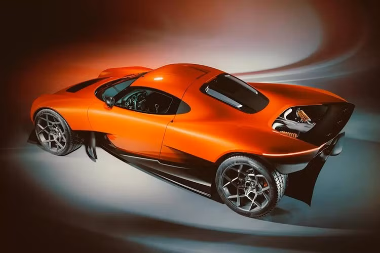 Sau đó chiếc xe này đã nhận được đánh giá tích cực từ cả khách hàng tiềm năng lẫn cộng đồng chơi xe, dẫn tới việc anh em nhà Bridan tiếp tục phát triển nó thành phiên bản thương mại có tên HF-11.