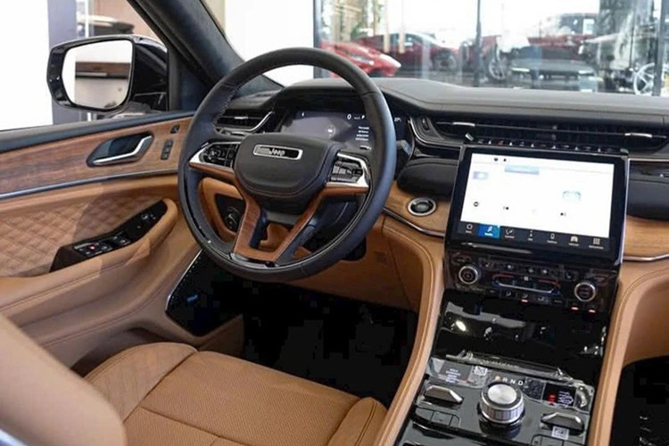 Tuy nhiên, tất cả những mẫu xe Jeep được giảm giá đều có năm sản xuất 2023 và nhập khẩu nguyên chiếc từ Mỹ. Sau khi áp dụng ưu đãi, các mẫu xe Jeep này vẫn có giá cao và nằm ngoài tầm tay với của nhiều khách hàng Việt.