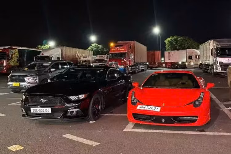 Mới đây 1 doanh nhân sưu tập xe kín tiếng ở Hà Nội đã chốt giao dịch thành công chiếc xe Ford Mustang GT của mình sau hơn 3 năm chào bán. Với phương châm không bán xe vội chờ đúng giá, chắc chắn người mua lại chiếc Ford Mustang GT đời 2015 không có nhiều cơ hội để mặc cả giá.