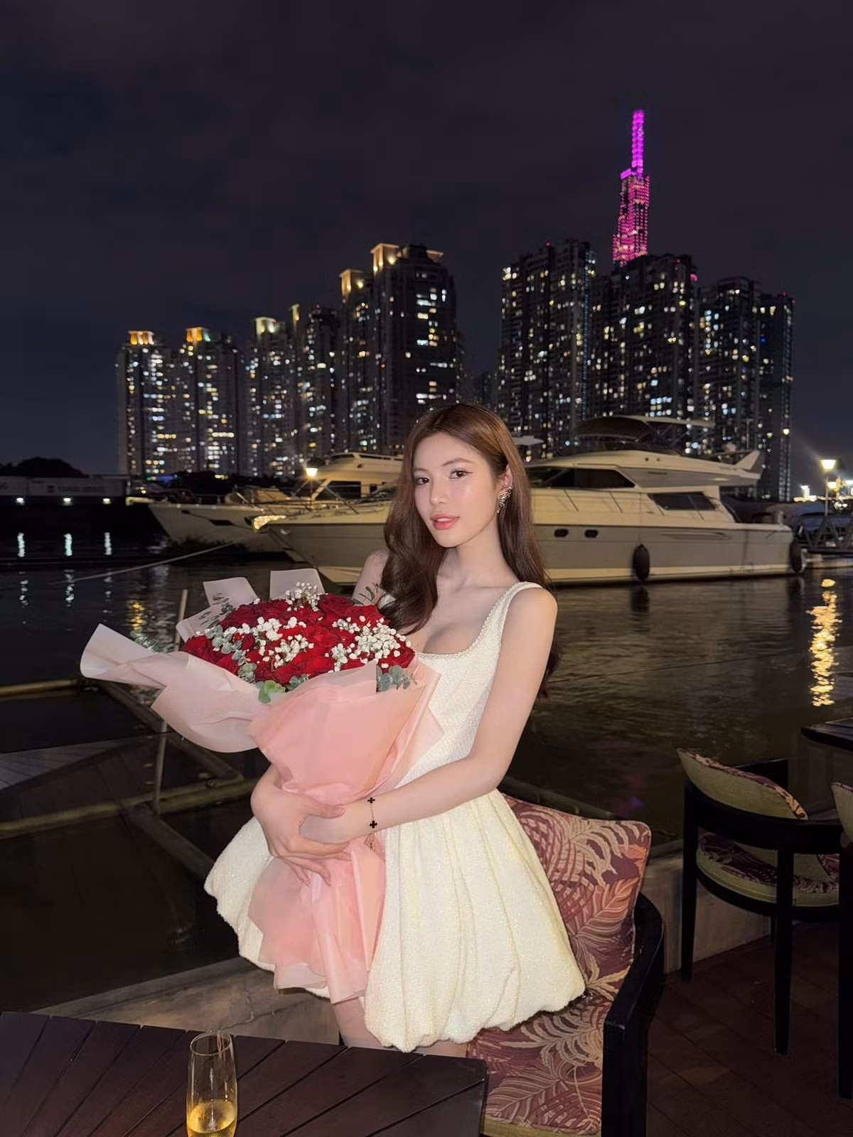 Bên cạnh sắc vóc, Tường San còn được khen có tư duy nhạy bén, khả năng ứng xử ấn tượng.