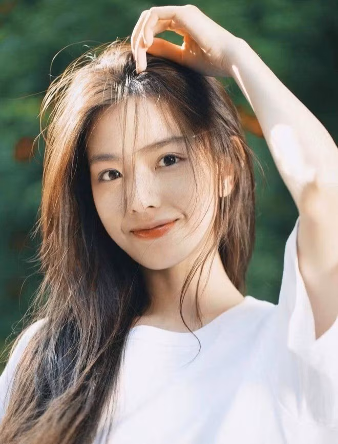 Nhiều năm qua, Tôn Nhất Ninh vẫn hoạt động với vai trò hot girl trên mạng xã hội.