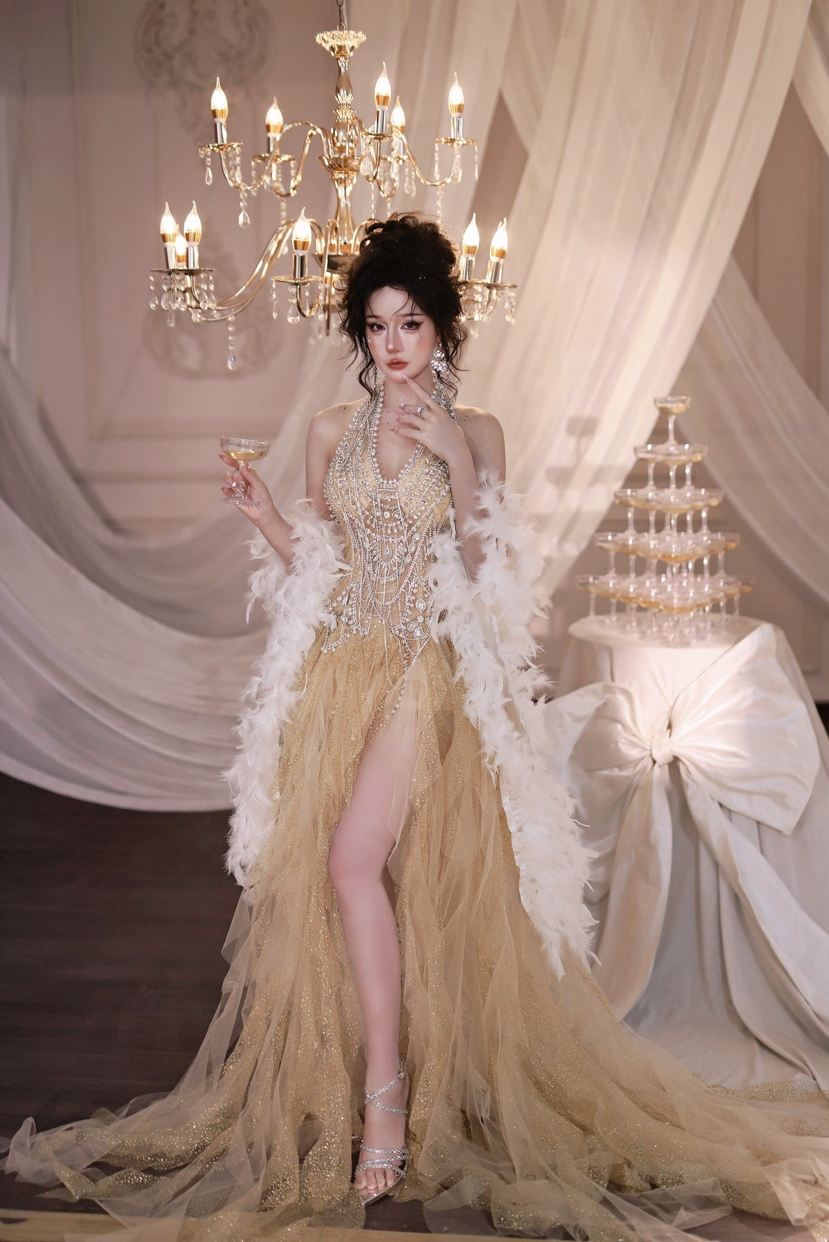 Ngay sau khi video cosplay của Phan Hoàng Thiên Thy được đăng tải, cộng đồng mạng đã bùng nổ. Hàng loạt lời khen ngợi, sự ngưỡng mộ và thán phục đã tràn ngập trên khắp các diễn đàn.