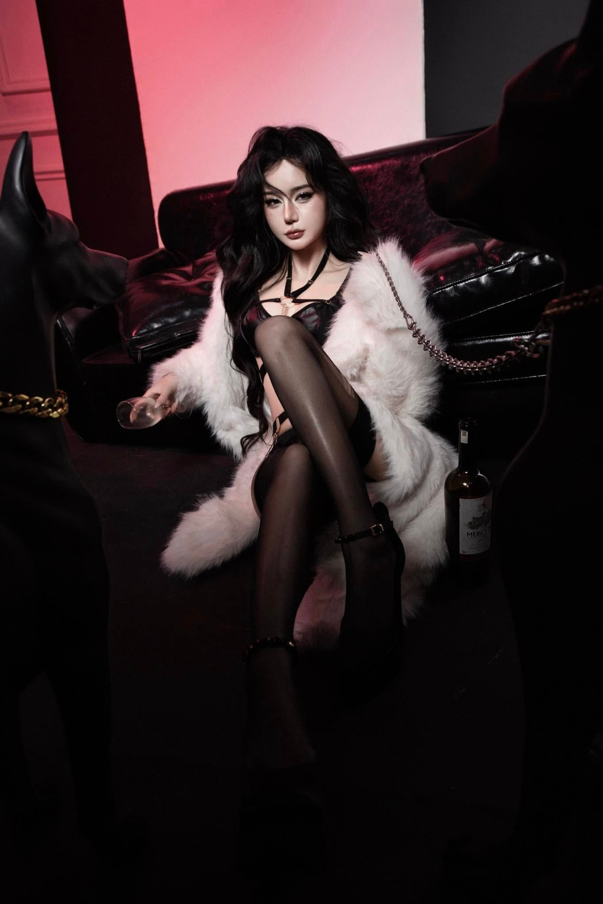 Màn cosplay Ahri của Phan Hoàng Thiên Thy tái hiện một cách sống động và hoàn hảo nhân vật được yêu thích, đồng thời khẳng định vị thế của cô như một "nữ hoàng" trong làng cosplay Việt. Ảnh sử dụng trong bài: Facebook nhân vật.