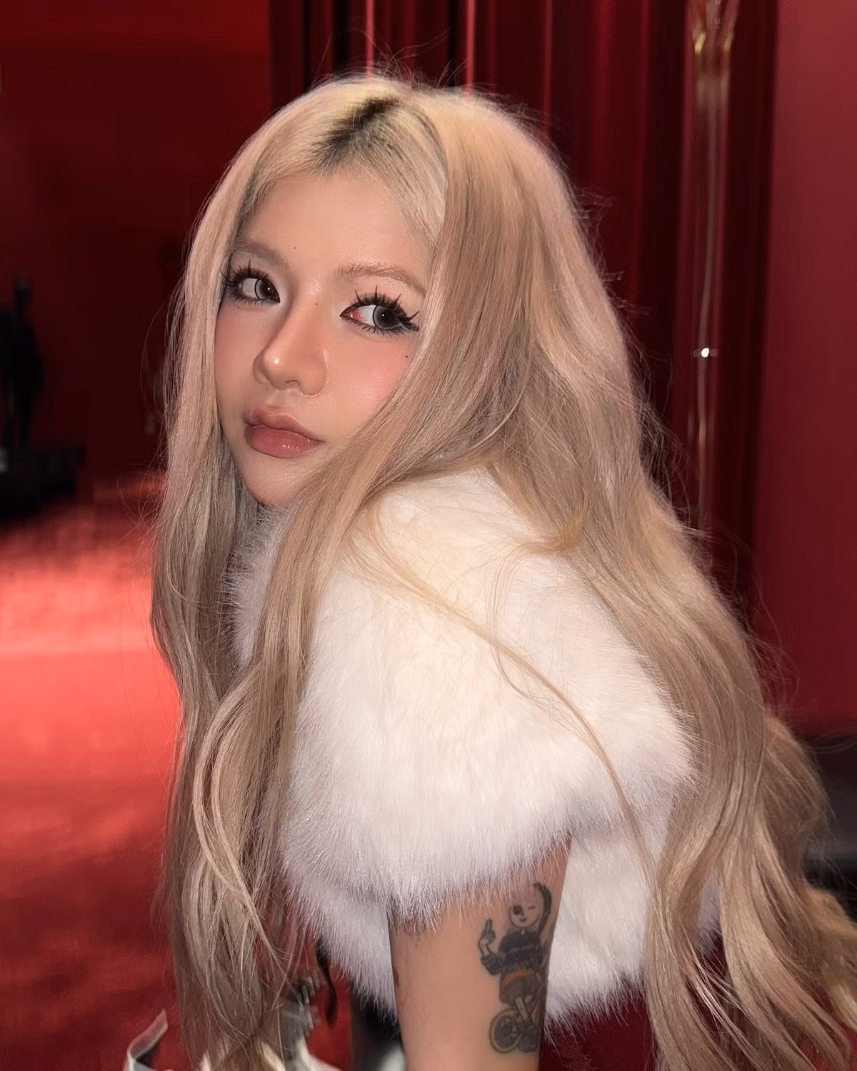 Xuất hiện trong bức ảnh mới nhất, hot TikToker Ciin (Bùi Thảo Ly) diện quần "bằng gang tay" cực quyến rũ khiến netizen không khỏi bàn tán.