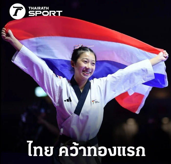 SEA Games 33 vừa chính thức khai màn đã chứng kiến khoảnh khắc thăng hoa của thể thao Thái Lan khi “hot girl Taekwondo” Watcharakul Limjittrakorn, hay còn được biết đến với biệt danh “Nano”, mang về tấm huy chương vàng đầu tiên cho nước chủ nhà trong ngày thi đấu 10/12. Thành tích này không chỉ tạo nên bầu không khí phấn khởi cho đoàn Thái Lan mà còn đánh dấu tấm HCV đầu tiên được trao tại SEA Games năm nay.