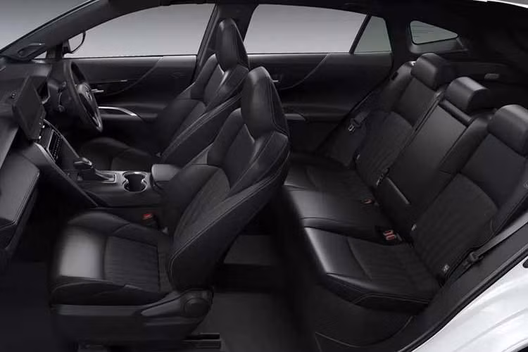 Về thiết kế, mẫu xe SUV Toyota Harrier 2027 thế hệ mới gần như không thay đổi so với phiên bản hiện hành. Hai phiên bản cao cấp Z Night Shade và Z Leather Package được bổ sung thêm nhiều chi tiết sơn đen nhằm tăng vẻ thể thao.