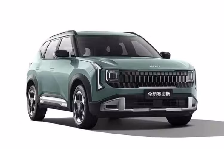 Xe cũng được bổ sung gói ngoại thất X-Line dành cho khách hàng yêu thích phong cách thể thao. Gói này mang đến các điểm nhấn màu cam Fire Orange kết hợp bộ ốp thân xe màu đen Smoked Black, tạo diện mạo khỏe khoắn và cá tính hơn.