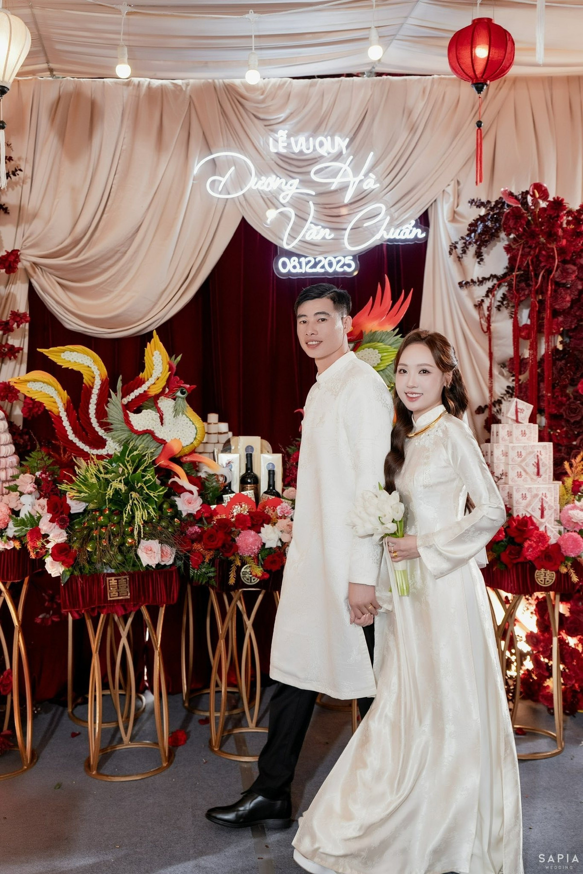 Điểm khiến Hà Dương thực sự khác biệt chính là nền tảng tri thức vững chắc. Cô không chỉ là một bóng hồng đứng sau sân cỏ mà còn là một phụ nữ hiện đại, độc lập khi tốt nghiệp thạc sĩ và đang làm tại một ngân hàng ở Việt Nam.