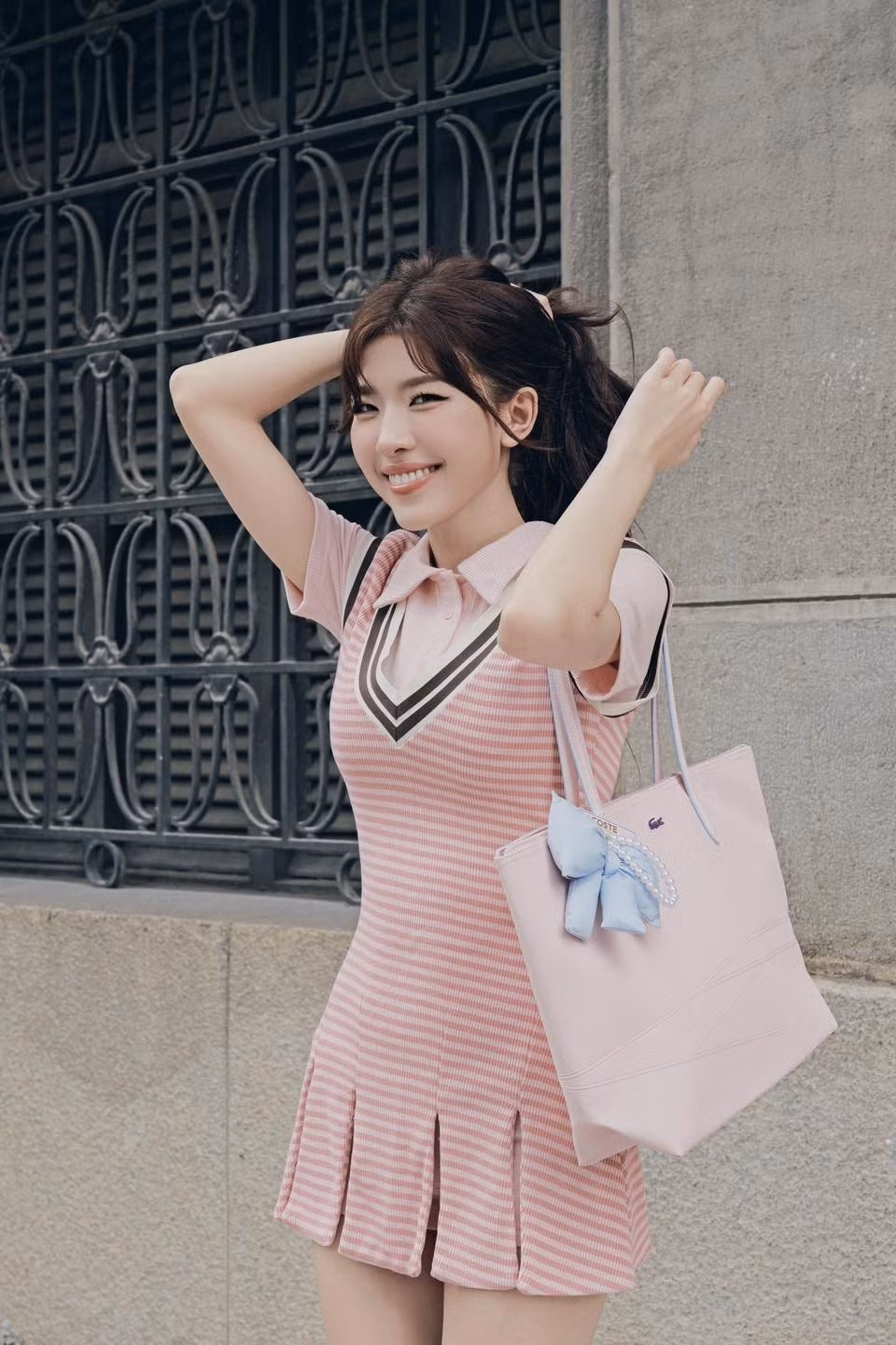 Lamoon tên thật là Nguyễn Lê Diễm Hằng, là nữ ca sĩ, nhạc sĩ kiêm diễn viên sinh năm 2003, được biết đến qua việc tham gia Vietnam Idol 2023 và vai diễn Út Khờ trong phim Địa đạo: Mặt trời trong bóng tối.