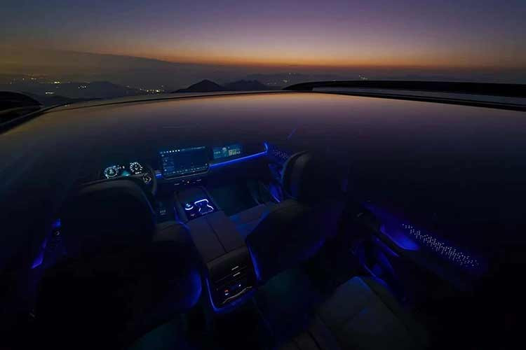 So với phiên bản cũ, Teramont Pro có sự nâng cấp mạnh mẽ về kích thước khi chiều dài đạt mức 5.158 mm và trục cơ sở lên tới 2.980 mm, hứa hẹn một không gian ngồi cực kỳ rộng rãi.