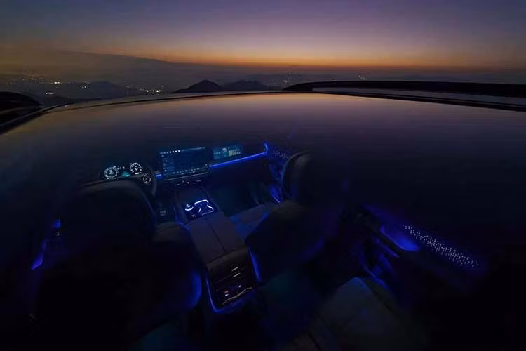 So với phiên bản cũ, Teramont Pro có sự nâng cấp mạnh mẽ về kích thước khi chiều dài đạt mức 5.158 mm và trục cơ sở lên tới 2.980 mm, hứa hẹn một không gian ngồi cực kỳ rộng rãi.