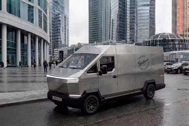 Về sức mạnh, xe được trang bị mô-tơ điện công suất 200 mã lực đi kèm khối pin 115kWh, mang lại tầm hoạt động khoảng 400 km sau mỗi lần sạc đầy. Bên cạnh đó, các công nghệ an toàn như phanh ABS, cân bằng điện tử ESP và camera 360 độ cũng xuất hiện đầy đủ, biến F200 thành một mẫu xe vừa thực dụng vừa an toàn.