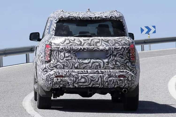 Việc chiếc xe thử nghiệm xuất hiện với tần suất dày đặc tại Thái Lan – nơi đặt nhà máy sản xuất chính – cho thấy Mitsubishi đang gấp rút hoàn thiện Pajero thế hệ mới để kịp thời điểm ra mắt. Các chuyên gia dự đoán mẫu xe sẽ sớm bước vào giai đoạn chạy thử nghiệm cuối cùng trước khi công bố chính thức.