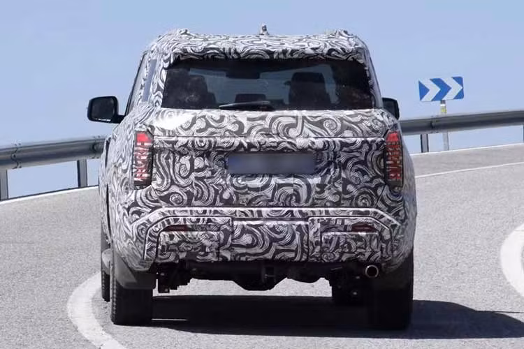 Việc chiếc xe thử nghiệm xuất hiện với tần suất dày đặc tại Thái Lan – nơi đặt nhà máy sản xuất chính – cho thấy Mitsubishi đang gấp rút hoàn thiện Pajero thế hệ mới để kịp thời điểm ra mắt. Các chuyên gia dự đoán mẫu xe sẽ sớm bước vào giai đoạn chạy thử nghiệm cuối cùng trước khi công bố chính thức.