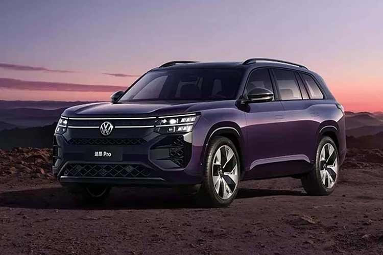 Theo nguồn tin từ các tư vấn bán hàng, mẫu xe SUV Volkswagen Teramont Pro 2026 dự kiến sẽ chính thức ra mắt vào tháng 3 tới với hai phiên bản, đi kèm mức giá dự kiến dao động trong khoảng 2,3 đến 2,4 tỷ đồng.