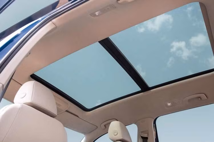 Về khả năng vận hành, xe được trang bị khối động cơ EA888 2.0T thế hệ thứ 5 mới nhất, sản sinh công suất 268 mã lực và mô-men xoắn 400 Nm. Sức mạnh này được truyền xuống hệ dẫn động bốn bánh 4Motion.