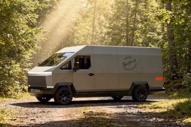 Mẫu xe tương lai này dự kiến sở hữu hệ dẫn động bốn bánh và động cơ xăng mở rộng tầm hoạt động, nâng tổng công suất lên tới 400 mã lực, hứa hẹn sẽ tạo nên một cuộc cạnh tranh thú vị trong phân khúc xe điện đa dụng thời gian tới.