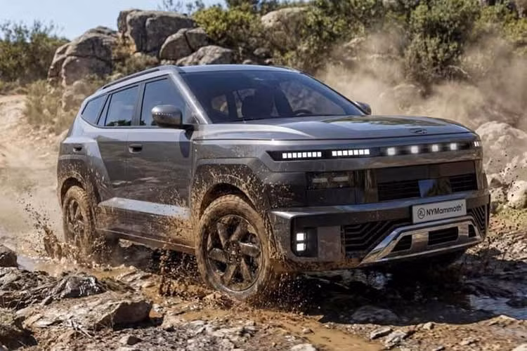 Dù cabin vẫn đang trong giai đoạn thử nghiệm và được che chắn kỹ, một số điểm mới đã được ghi nhận. Creta 2027 sẽ có thiết kế ghế ngồi và tựa đầu mới lấy cảm hứng từ Kia Seltos, bảng táp-lô dự kiến tích hợp cụm màn hình kép hoặc ba màn hình, đồng thời cải tiến các cụm điều khiển cửa và nút bấm điều hòa/ghế thông gió.