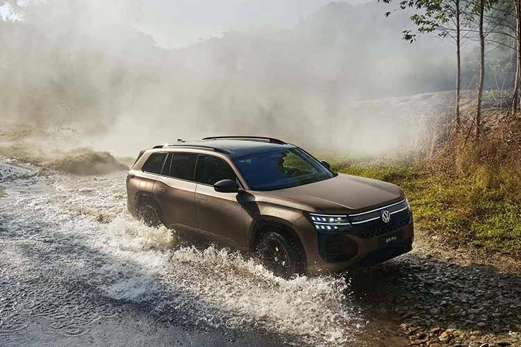 Phiên bản Limited Edition cũng ghi nhận mức ưu đãi sâu 230 triệu đồng, hiện chỉ còn 1,938 tỷ đồng. Đây được xem là cơ hội tốt cho những khách hàng vẫn ưu tiên xe nhập Mỹ trước khi mẫu Teramont Pro mới chính thức lên kệ để cạnh tranh trực tiếp với Ford Explorer và Hyundai Palisade.