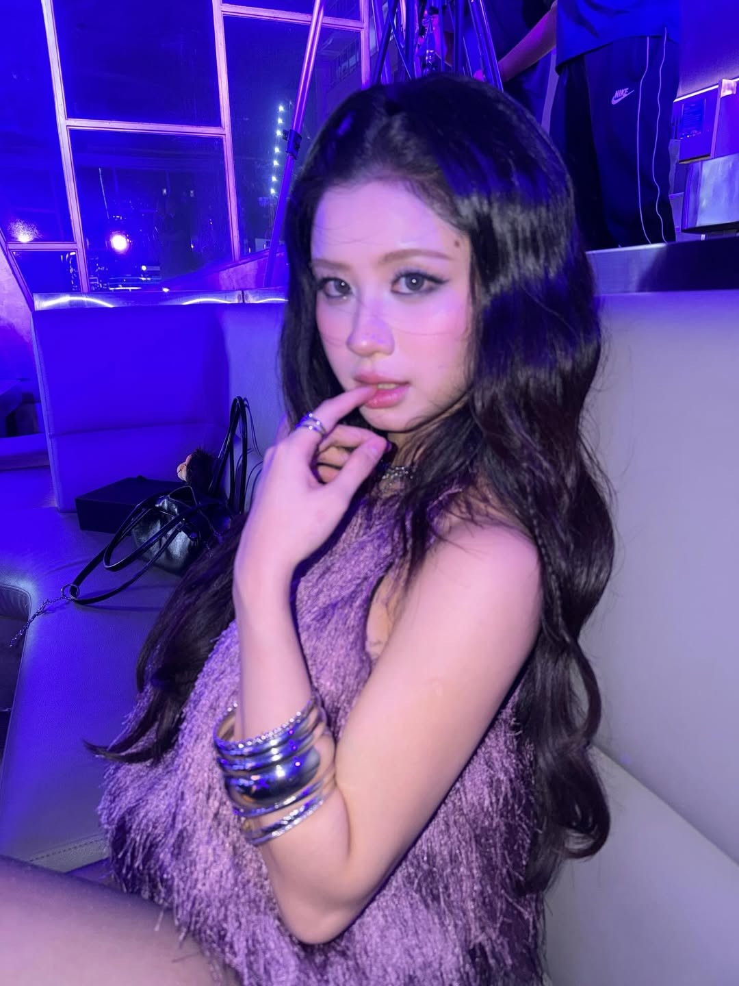 Nhan sắc hiện tại của Hàn Hằng nhanh chóng trở thành chủ đề bàn luận khi nhiều người nhận xét hot girl đình đám một thời ngày càng quyến rũ, mặn mà và thần thái hơn trước.