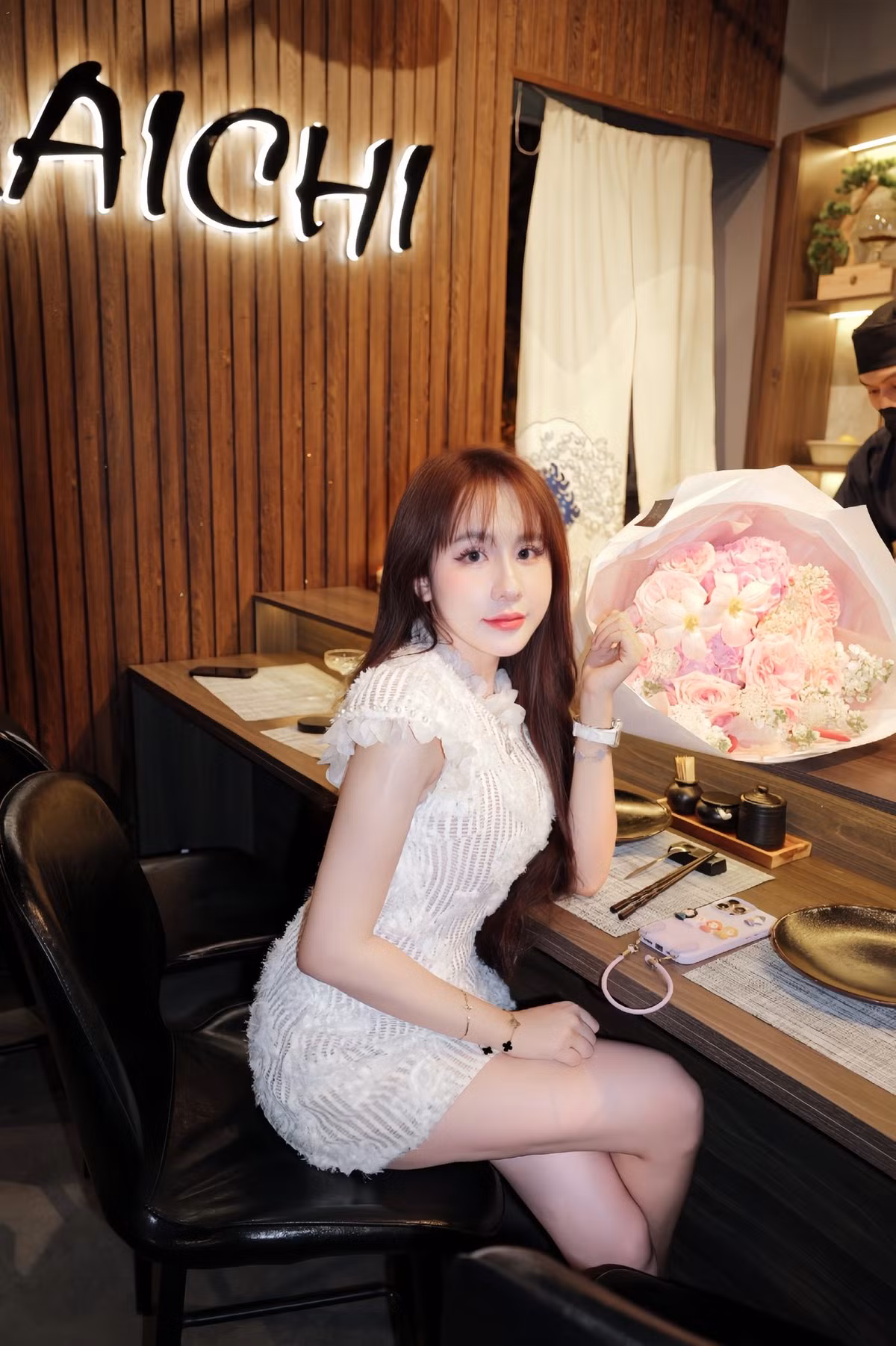 Lê Tuyết Anh không chỉ là một vận động viên mà còn là một KOC (Key Opinion Consumer) và mẫu ảnh. Cô tận dụng sức hút cá nhân của mình để quảng bá các sản phẩm và xây dựng thương hiệu.